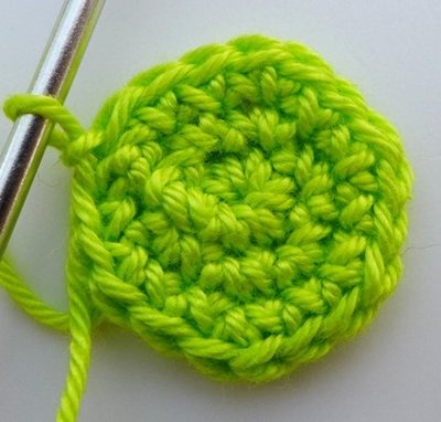 Blog-Inhaltsbild für 'Kostenlose Anleitung: Sessel und Teppich für Barbie und ihre Freundinnen'